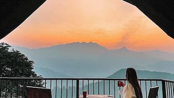 Deluxe Tented Lodge with Mountain View | Premium bedding, in-room safe, desk, soundproofing