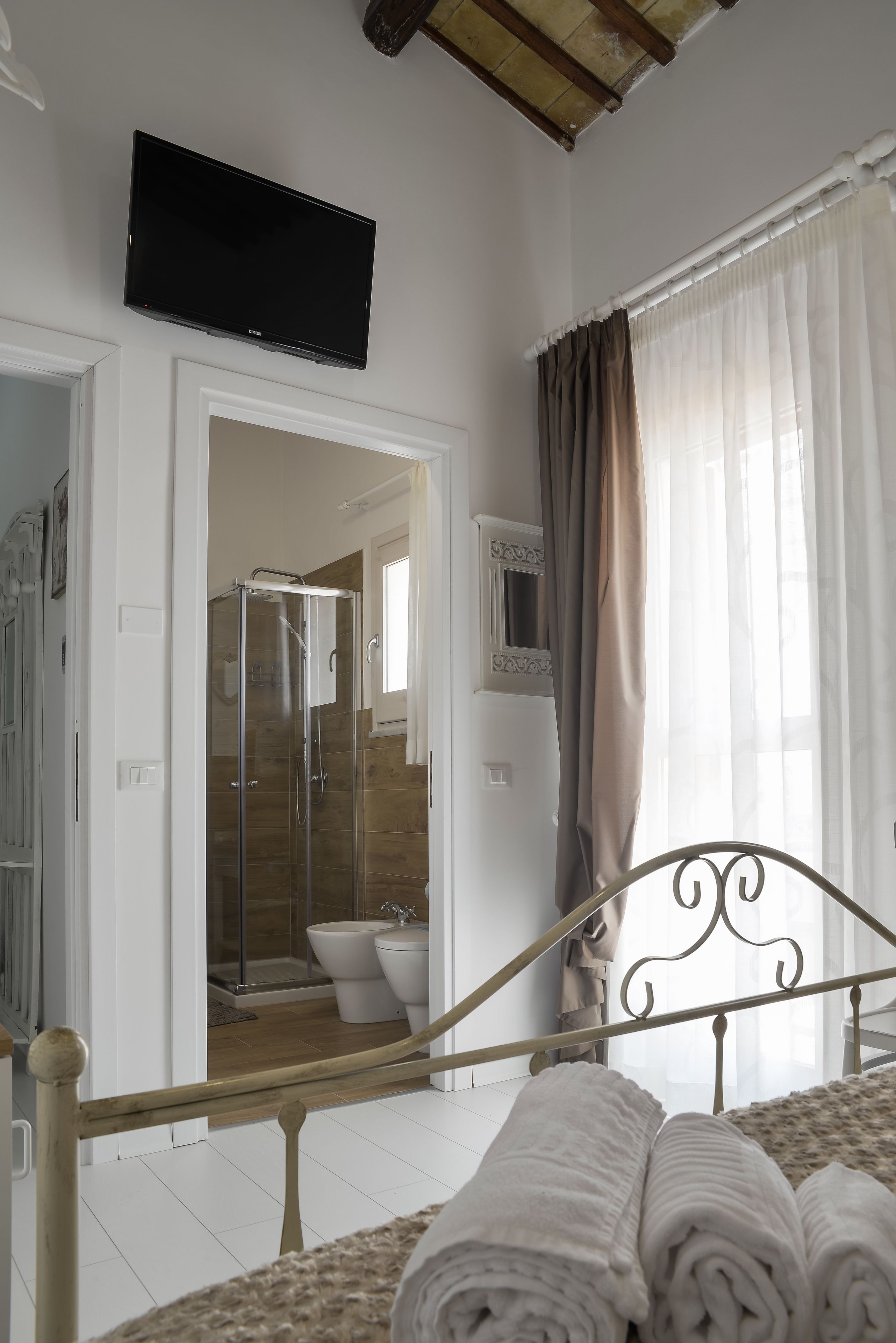 Dusche, kostenlose Toilettenartikel, Haartrockner, Bidet