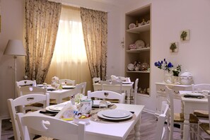 Free daily buffet breakfast - TAM Casa Vacanze (Cinisi)