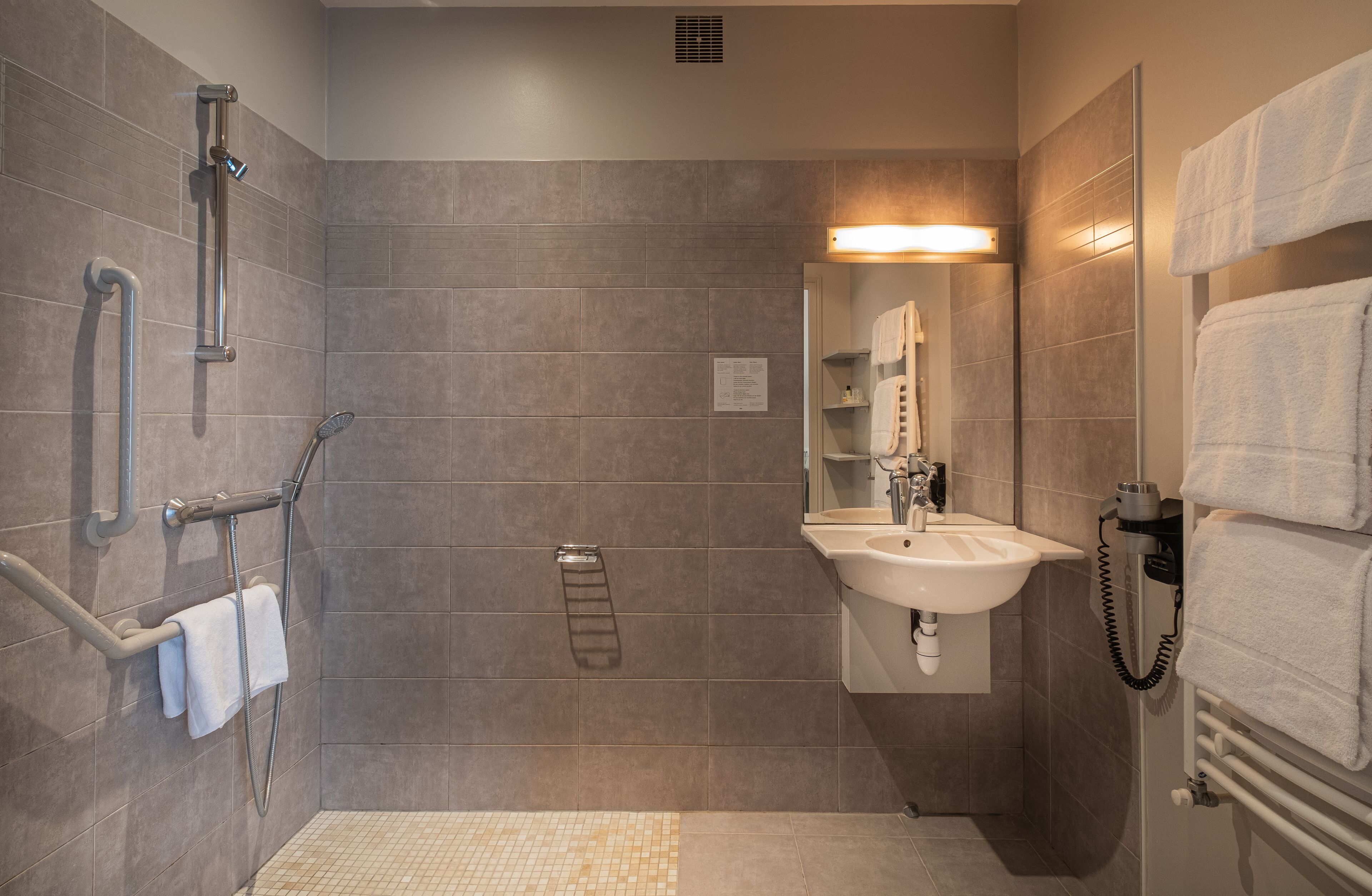 traditional triple room, multiple beds, accessible | bathroom | shower, rainfall showerhead, free toiletries, hair dryer