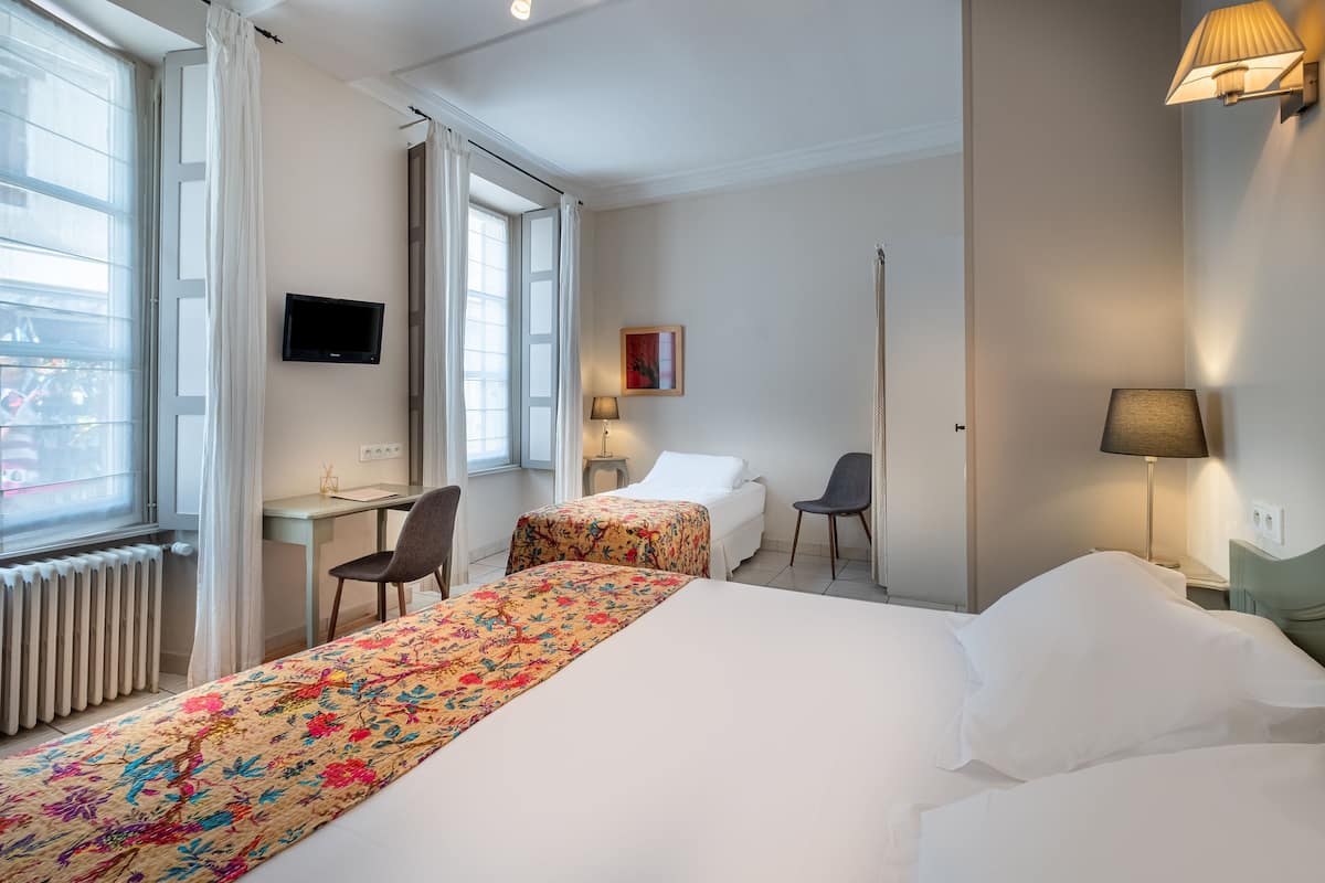 Traditional Triple Room, Multiple Beds, Accessible | Egyptian cotton sheets, premium bedding, Select Comfort beds