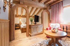 Kahden hengen superior-huone, vuoristonäköala (Kingsize) | 1 makuuhuone, allergiatestatut vuodevaatteet, tallelokero huoneessa