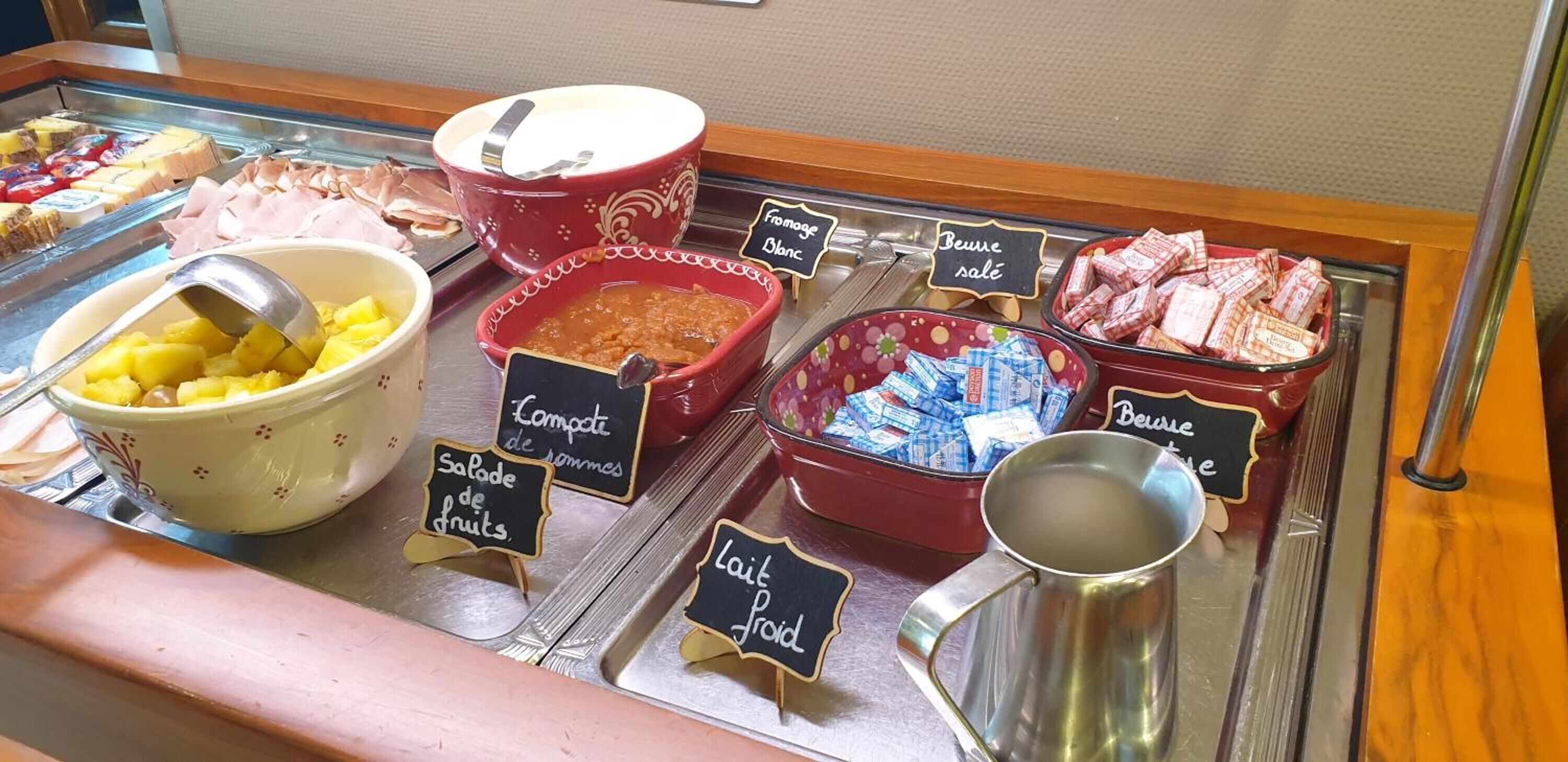 breakfast, lunch and dinner served