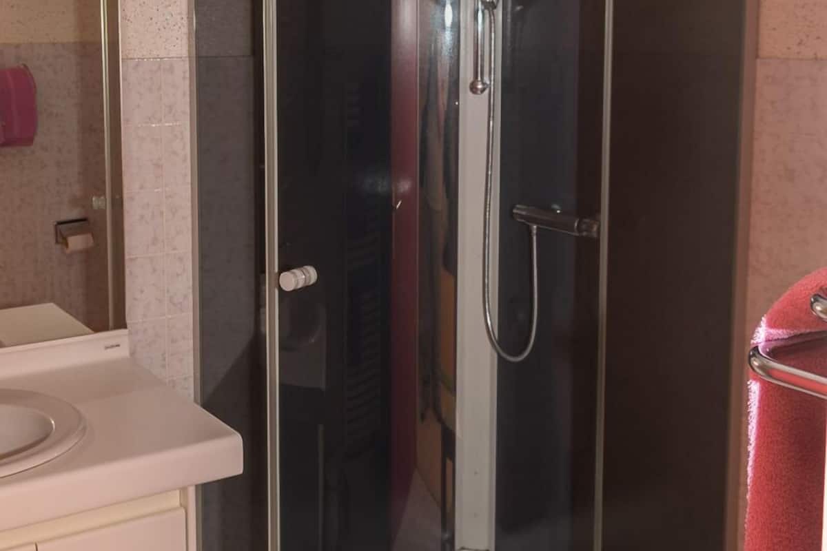double room | bathroom | shower, free toiletries, hair dryer, towels