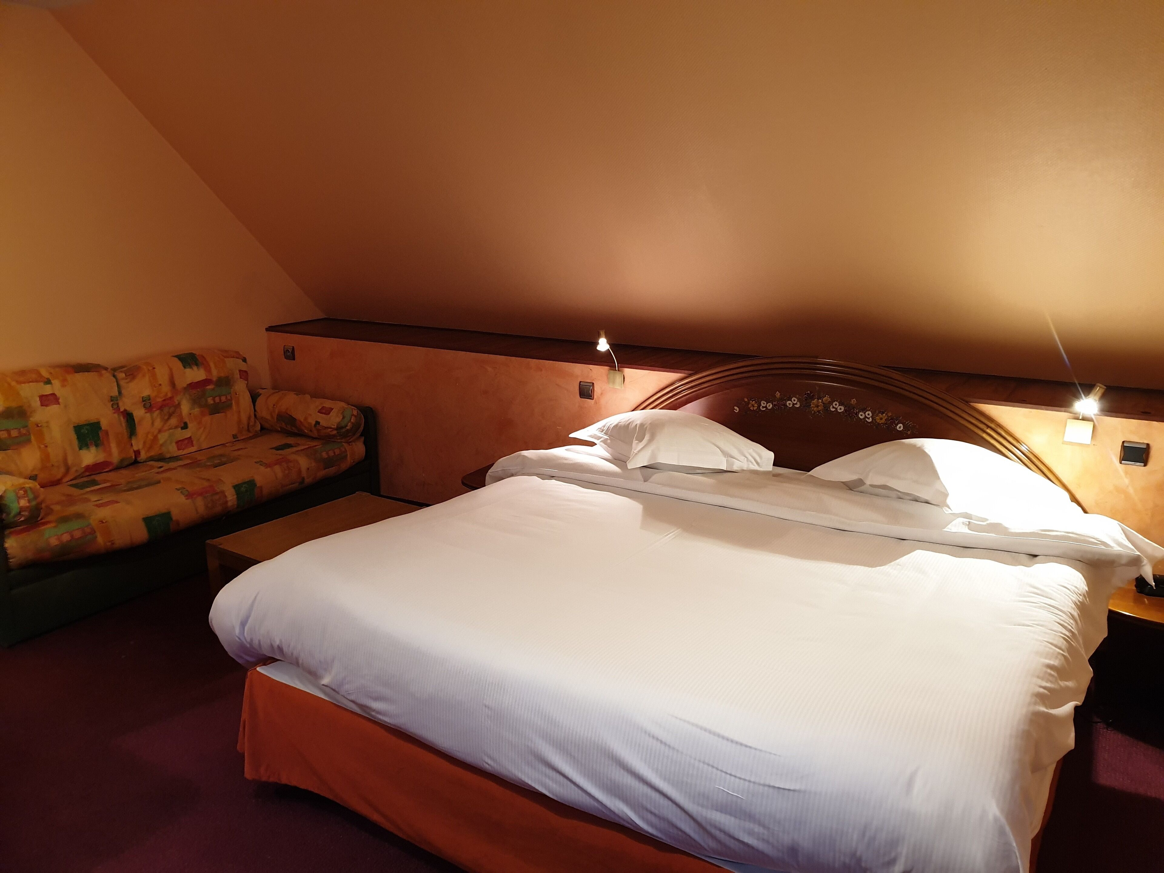 double room | 1 bedroom, minibar, desk, free wifi