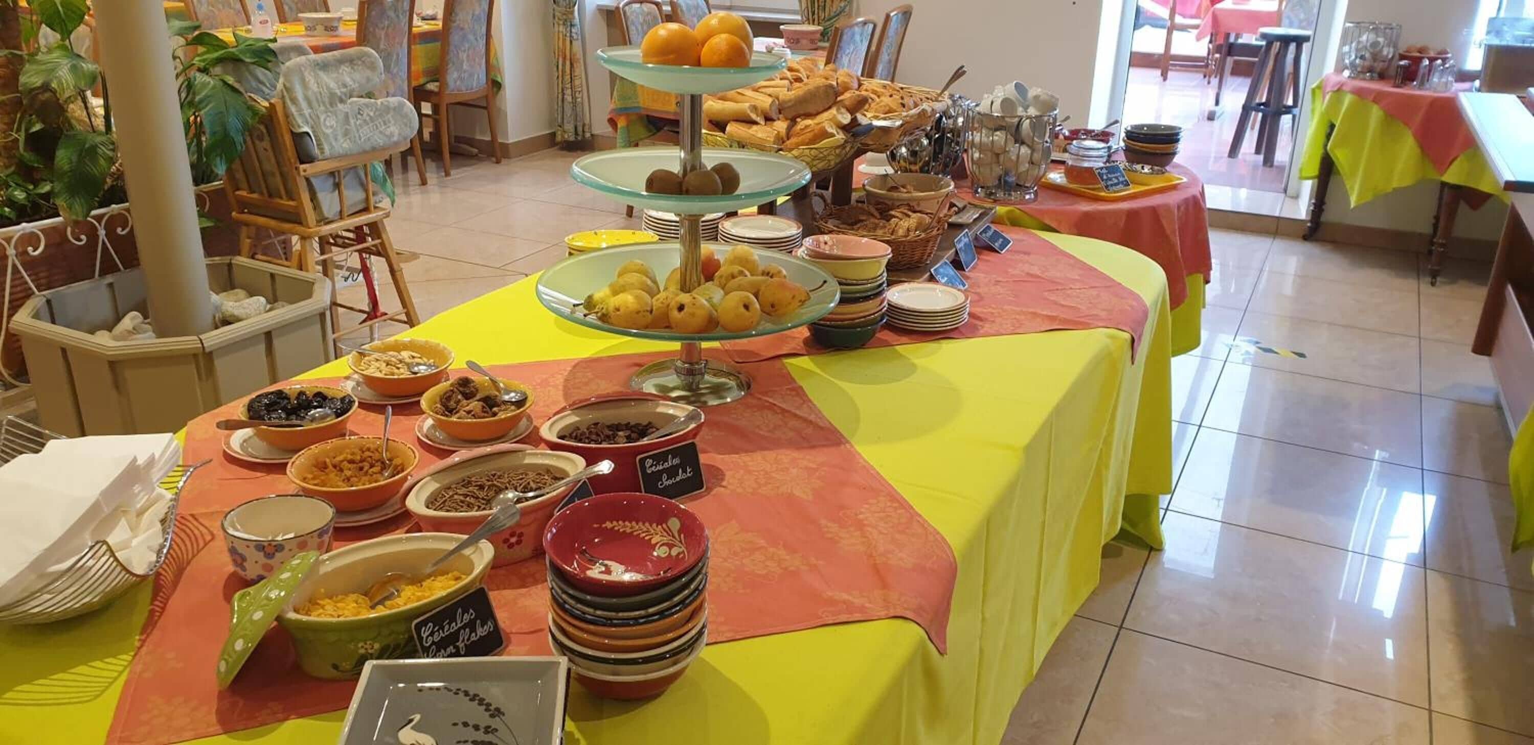 breakfast, lunch and dinner served