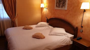 Double Room | Minibar, desk, free WiFi, bed sheets