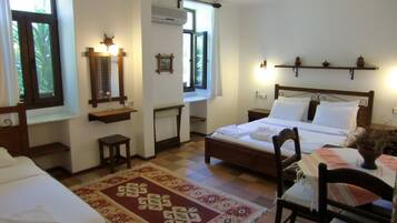 Comfort Room | Egyptian cotton sheets, minibar, WiFi (free), bed sheets