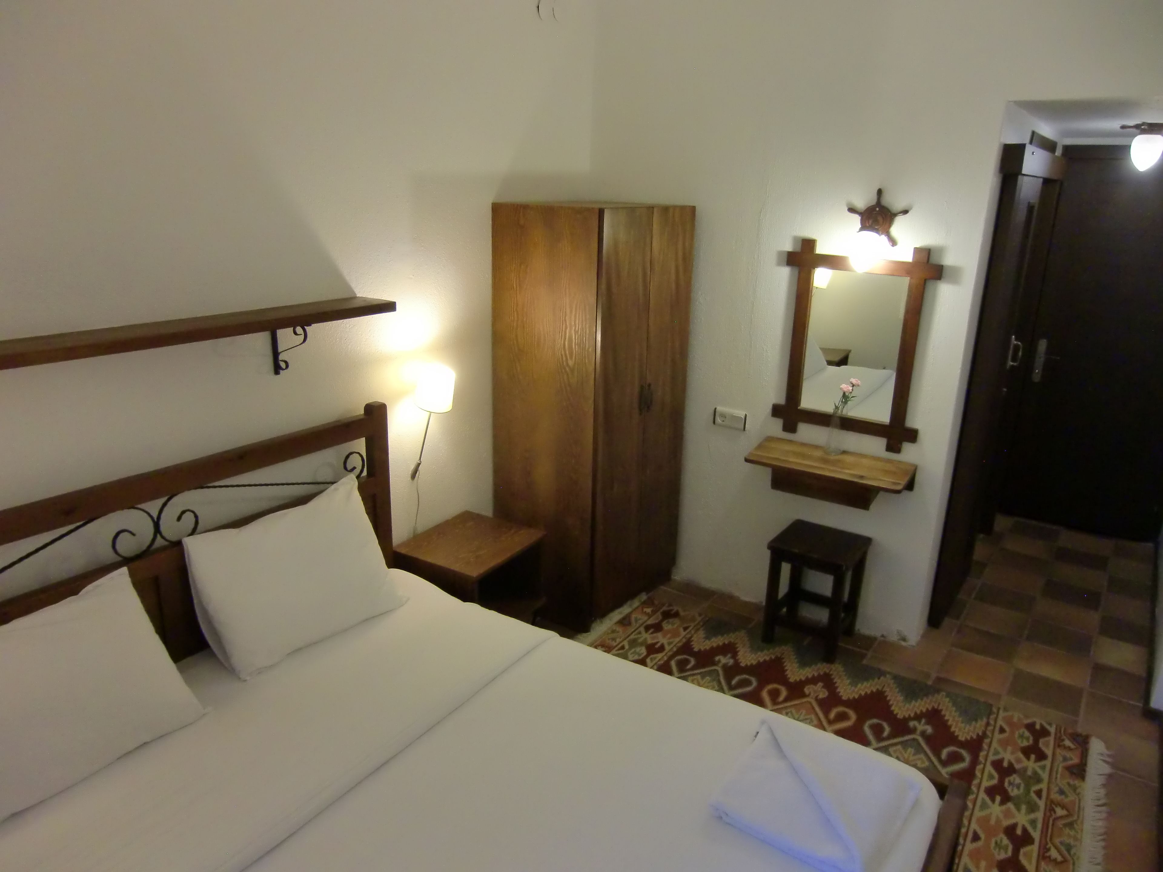 standard double room | egyptian cotton sheets, minibar, free wifi, bed sheets