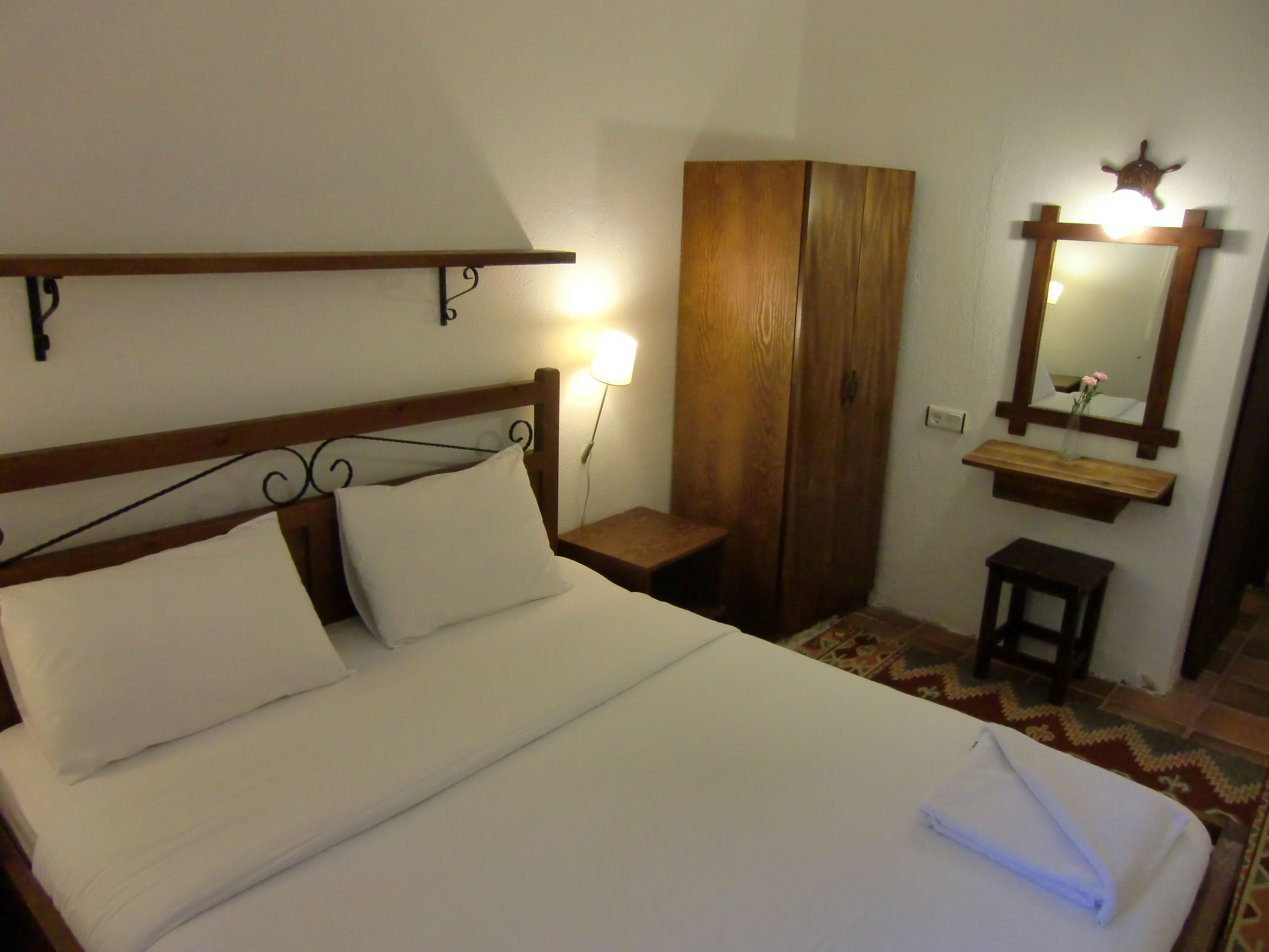 standard double room | egyptian cotton sheets, minibar, free wifi, bed sheets