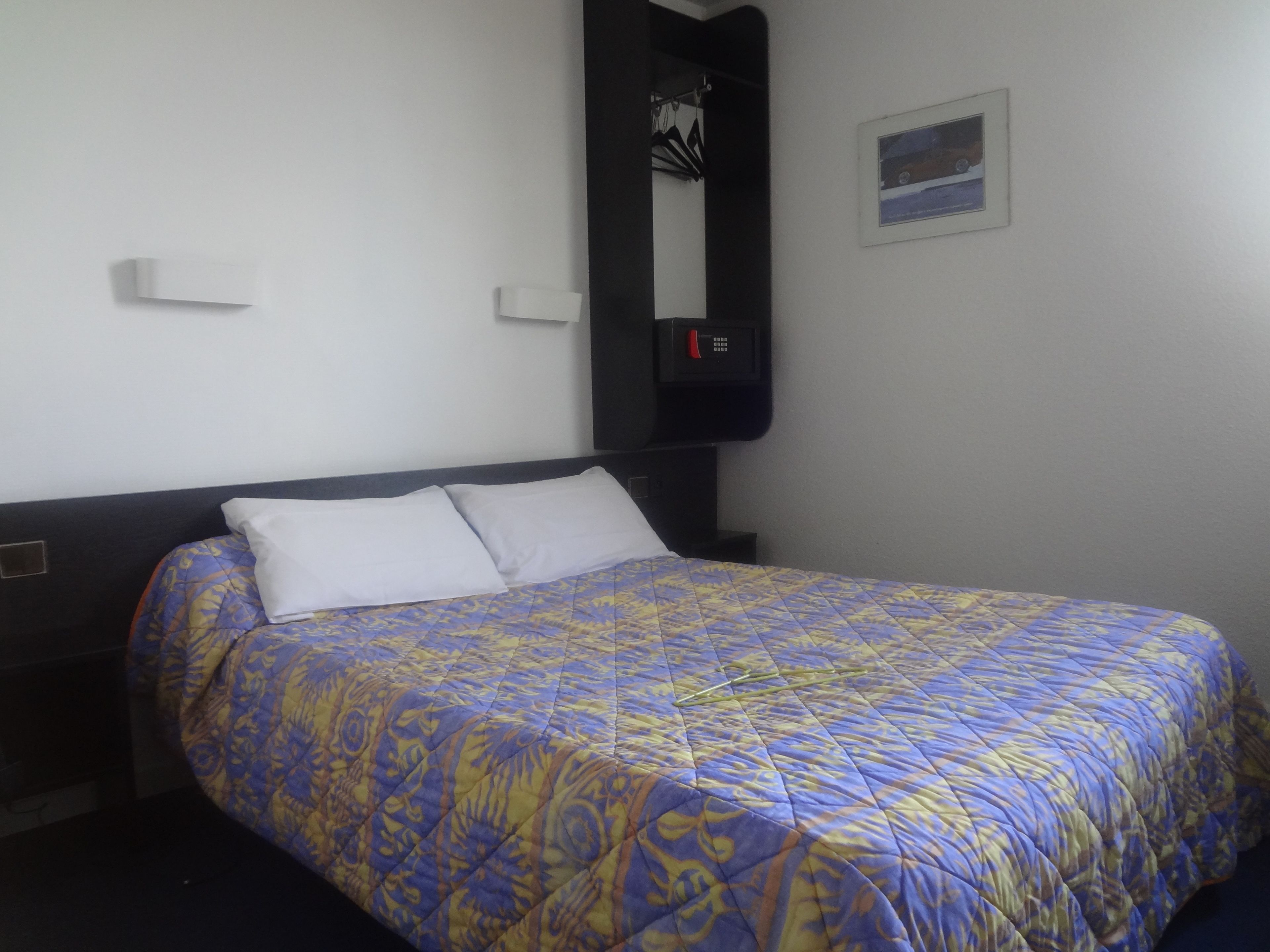 Double Room | In-room safe, desk, soundproofing, iron/ironing board (on request)