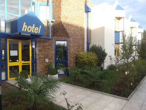 Exterior - Rev'Hotel Coignières (Coignieres)