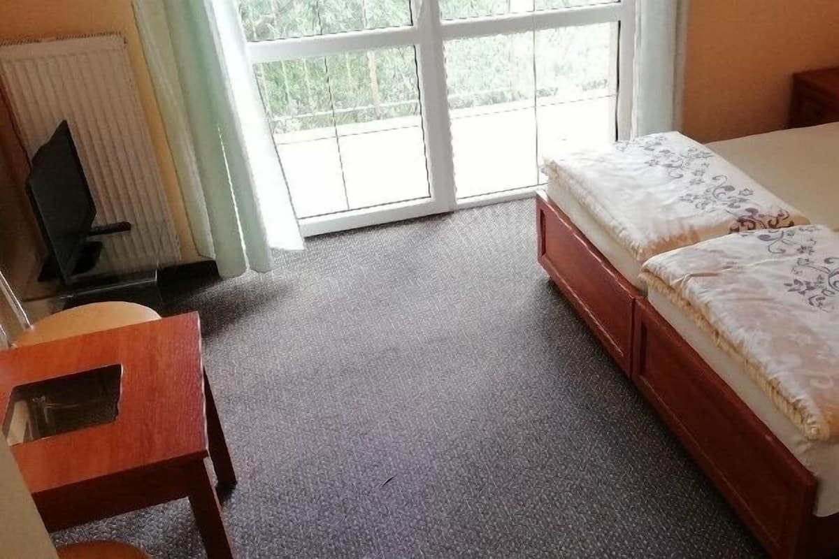 Habitación con 1 cama doble o 2 individuales | Servicio de comidas en la habitación