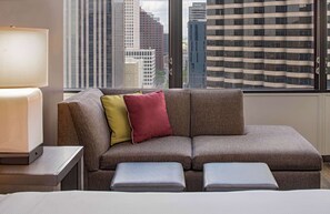 Hypo-allergenic bedding, down comforters, desk, blackout drapes - Hyatt House New Orleans/Downtown (New Orleans)