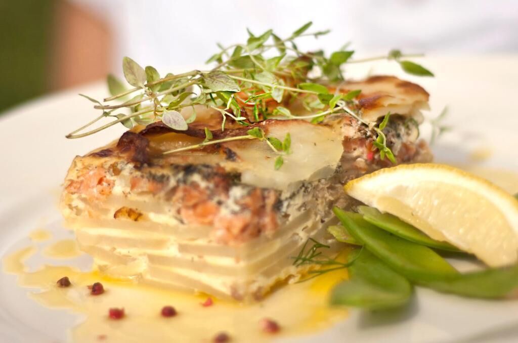 breakfast and lunch served, local cuisine