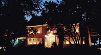 Candlelight Inn Bed & Breakfast