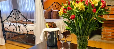 Premium bedding, in-room safe, desk, free WiFi