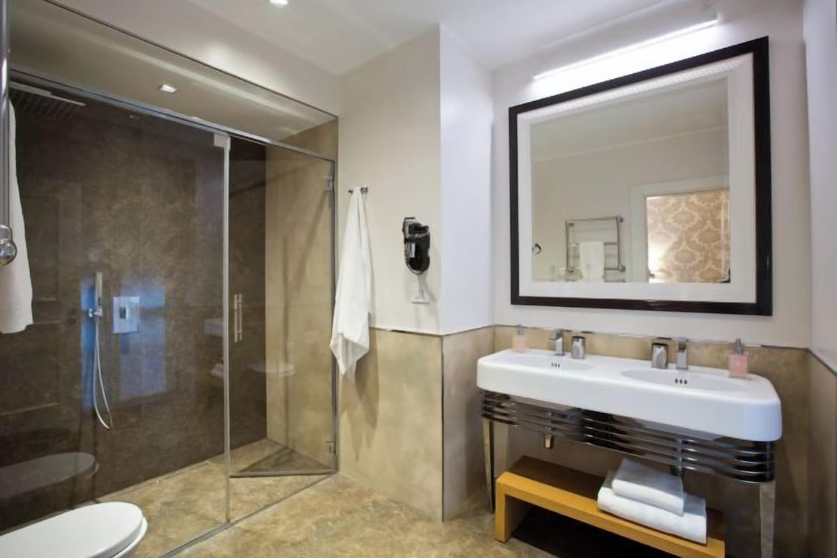 Bathroom | Shower, rainfall showerhead, free toiletries, hair dryer