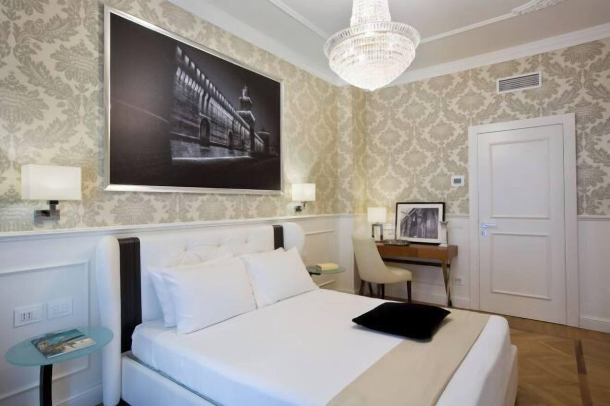 Egyptian cotton sheets, premium bedding, minibar, in-room safe