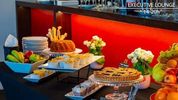 Executive Double or Twin Room | Minibar, in-room safe, desk, laptop workspace