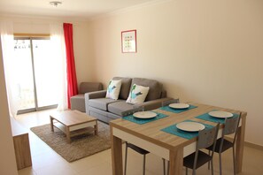 อพาร์ทเมนท์, 1 ห้องนอน | ห้องนั่งเล่น | ทีวีจอแบน