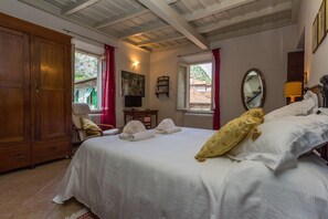 Romantic Double Room, 1 Double Bed | Free cots/infant beds, rollaway beds, free WiFi