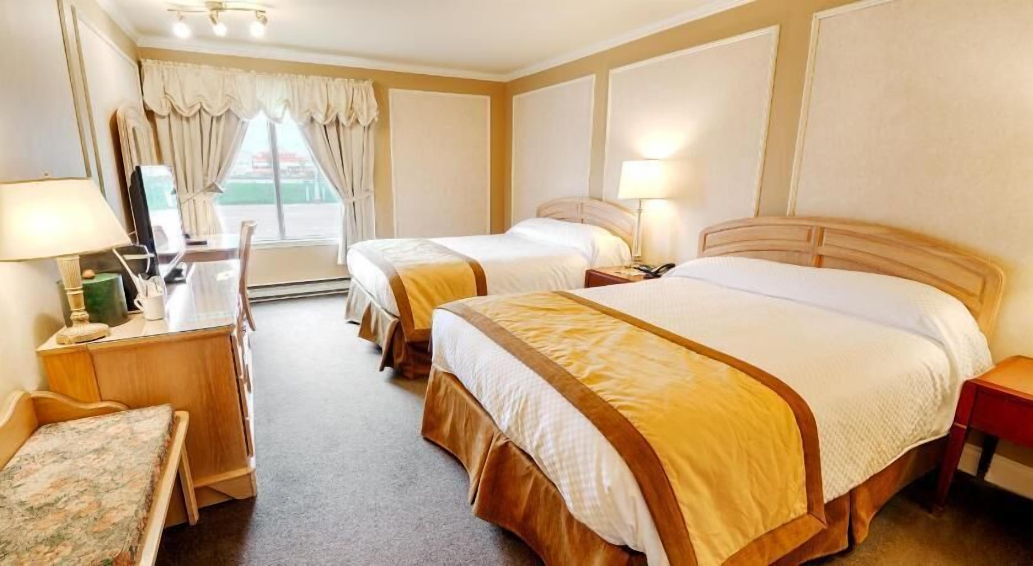 Skrivebord, strygejern/strygebræt, ekstra senge (tillægsgebyr)