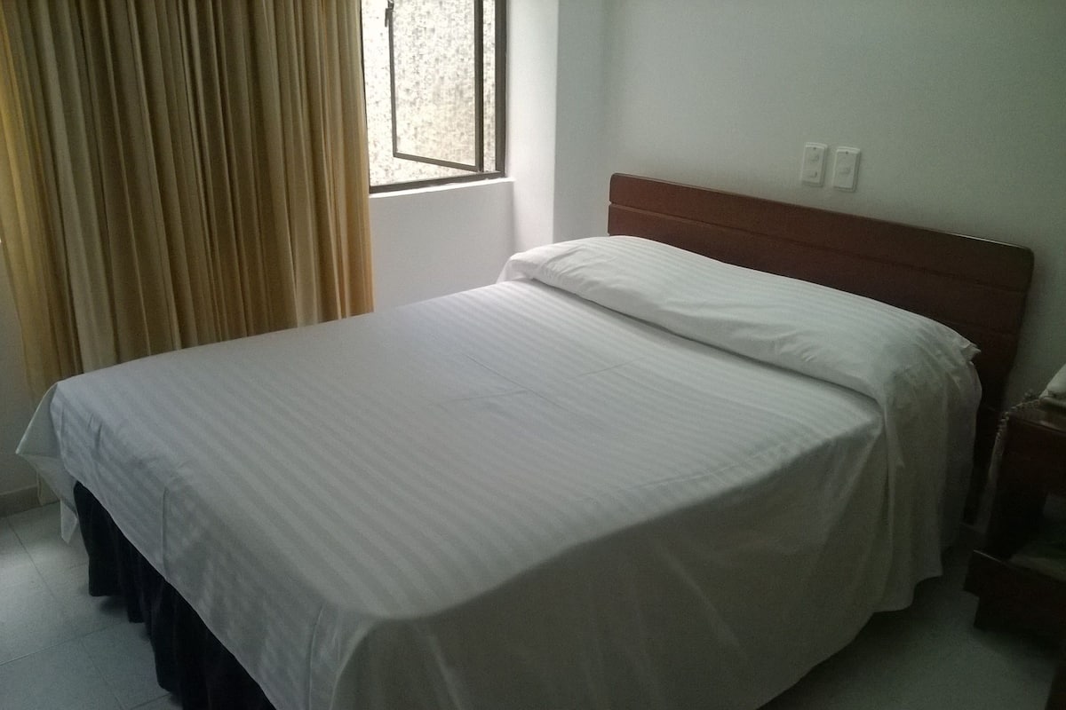 Minibar, in-room safe, WiFi (free)