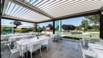 Frühstück, Mittagessen, Abendessen, lokale Küche