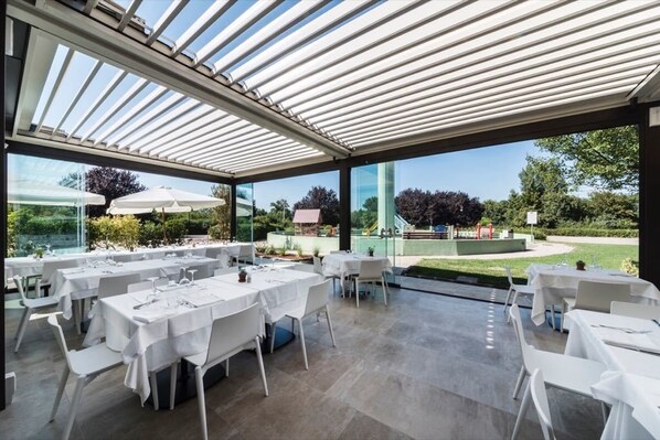 Breakfast, lunch, dinner served; local cuisine