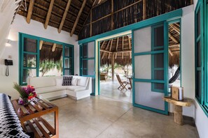 Bungalow Deluxe, 1 habitación, no fumadores, vistas al mar | Ropa de cama de alta calidad, minibar, caja fuerte