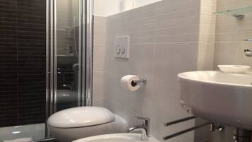 Double or Twin Room | Bathroom | Shower, free toiletries, hair dryer, bidet