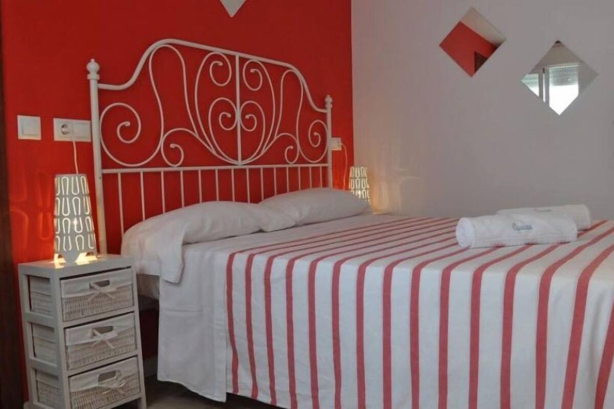 Blackout curtains, free WiFi, bed sheets