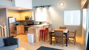 Cabin, 3 Bedrooms, Kitchen, Lake View | Living area | 43-inch LED TV with cable channels, TV