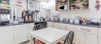 Super 8 by Wyndham St. Charles