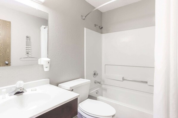 Bathroom - Super 8 by Wyndham St. Charles (SAINT CHARLES)