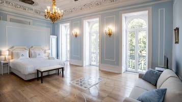 Suite, balcón (Imperial) | Ropa de cama de alta calidad y caja de seguridad en la habitación