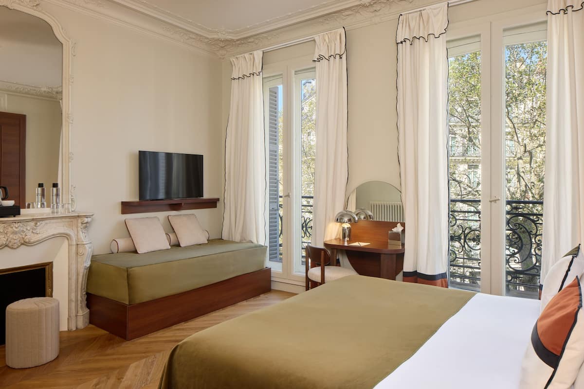 Executive Room | In-room safe, individually decorated, individually furnished, desk