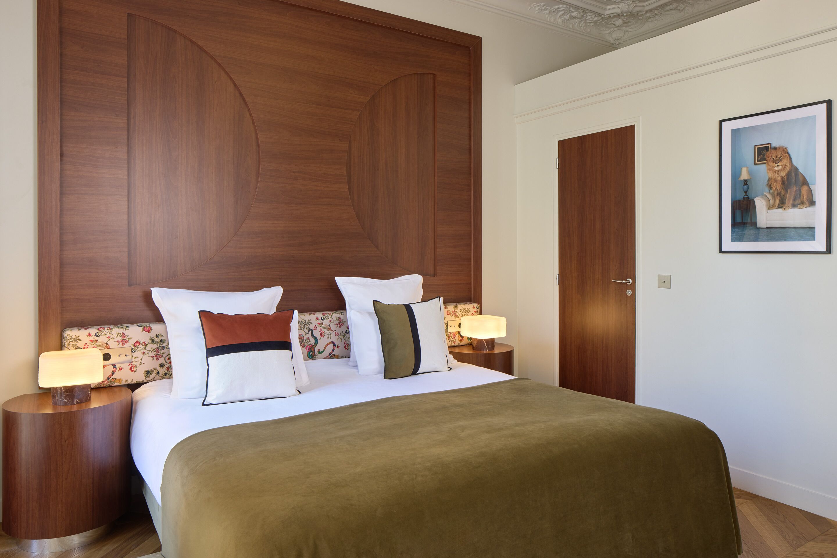 Deluxe Room | In-room safe, individually decorated, individually furnished, desk