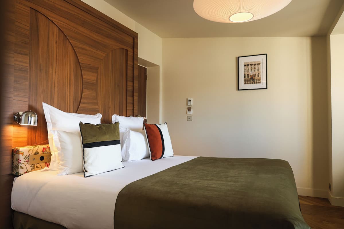 Traditional Double Room, 1 Queen Bed, City View | In-room safe, individually decorated, individually furnished, desk