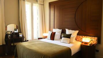 Deluxe Room | In-room safe, individually decorated, individually furnished, desk