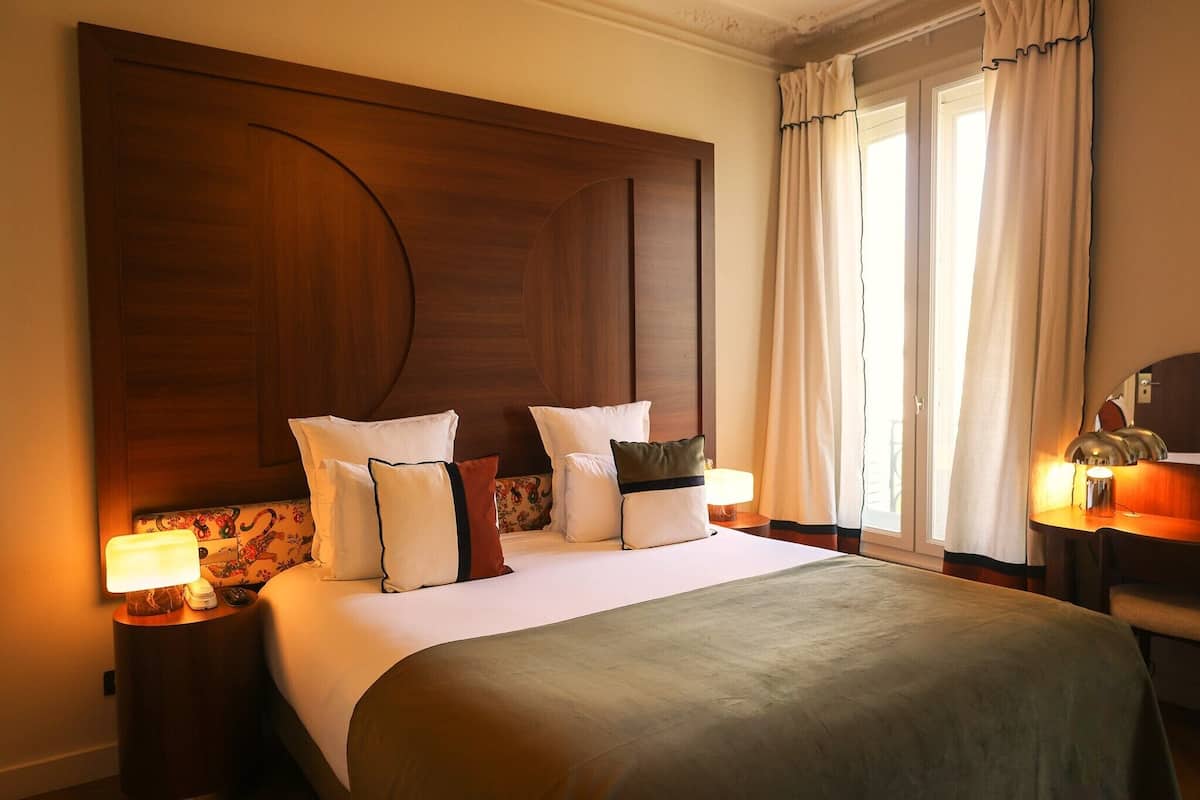 Superior Double or Twin Room, 1 Queen Bed (Douche) | In-room safe, individually decorated, individually furnished, desk