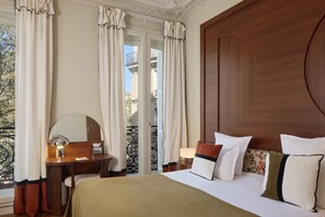 Habitación Deluxe, 1 cama de matrimonio, Aire acondicionado, vistas a la ciudad | Caja fuerte, decoración individual, mobiliario individual y escritorio