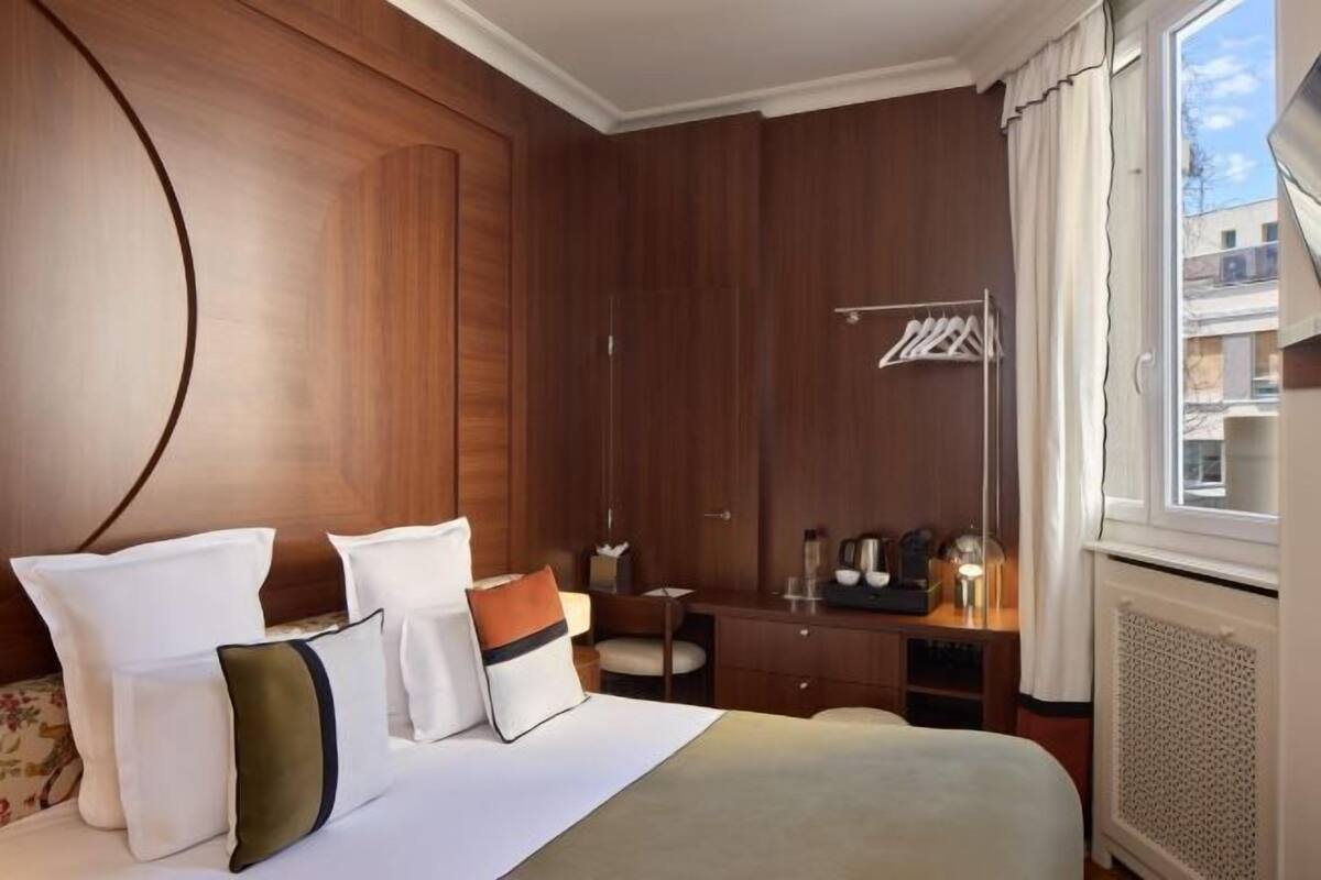 Premium bedding, in-room safe, desk, soundproofing