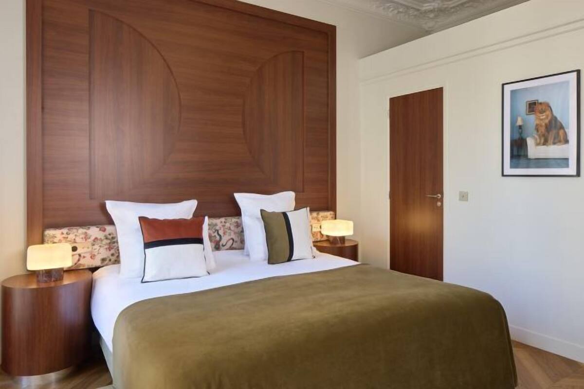 Premium bedding, in-room safe, desk, soundproofing