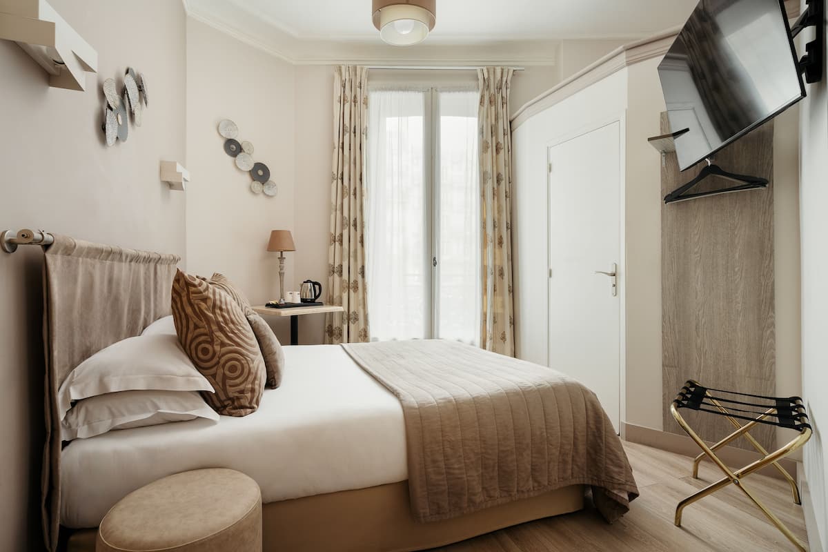 In-room safe, individually decorated, individually furnished, desk
