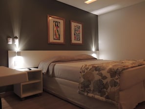 Minibar, escritorio, cortinas blackout y cunas gratuitas 