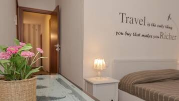 Individuel indretning, skrivebord, arbejdsområde til bærbare computere