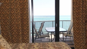 Condo estándar, 3 habitaciones, cocina, vista a la playa (205) | Vista desde la habitación