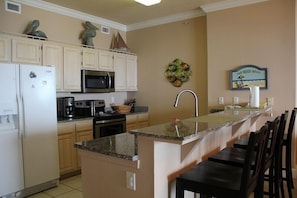 Standard Condo, 2 Bedrooms, Kitchen, Beach View (710) | Private kitchen